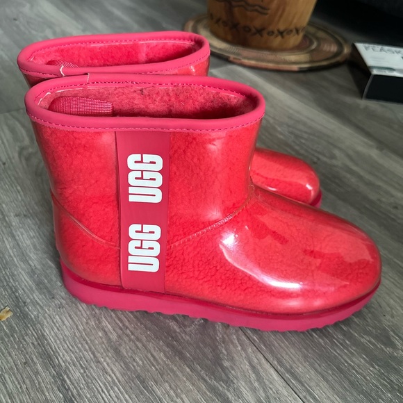 Ugg rain boots with fur inside I tried on in house. In new condition. Retai $250 - Picture 2 of 9